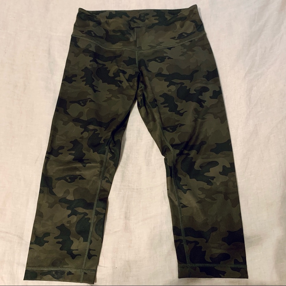 Lululemon Savasana Camo Wunder Under Crop